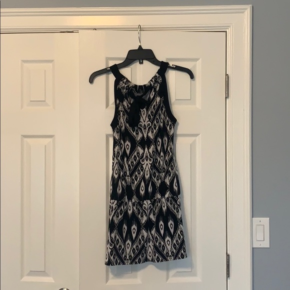 Halter top with cinched waist - Picture 2 of 6